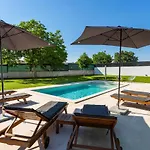 Villa Anavi *