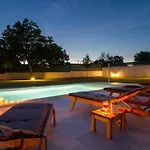 Villa Anavi *