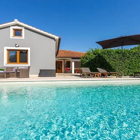 Villa Anavi *